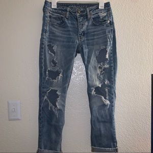 Women’s American Eagle Medium Wash Ripped Jeans Size 4 Short Tomgirl style